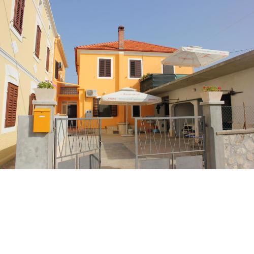 Apartments by the sea Pasman - 8295