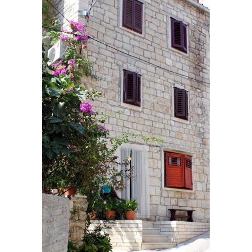 Apartments by the sea Pucisca, Brac - 770