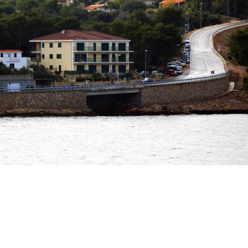 Apartments by the sea Rogac, Solta - 11655