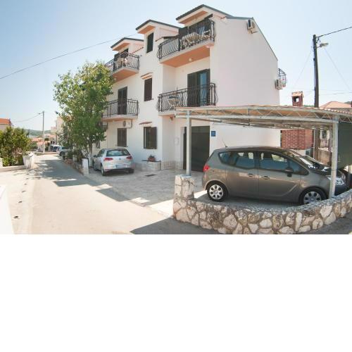 Apartments by the sea Slatine, Ciovo - 12176