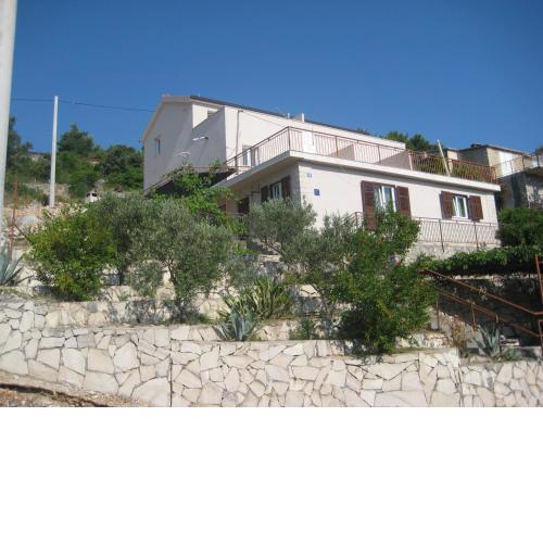 Apartments by the sea Stomorska, Solta - 13695