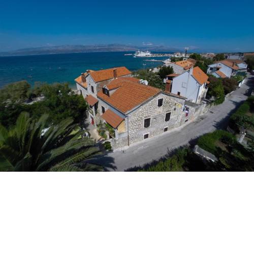 Apartments by the sea Supetar, Brac - 11497