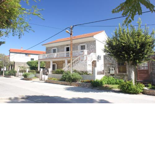 Apartments by the sea Sutomiscica, Ugljan - 8474