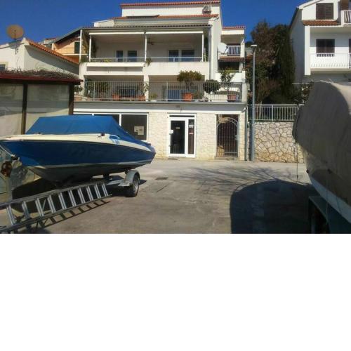 Apartments by the sea Tisno, Murter - 14346