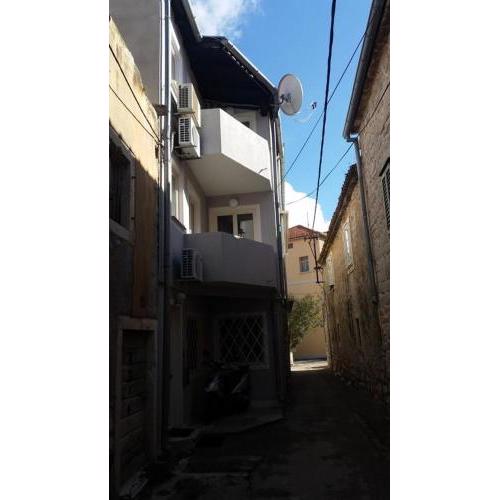 Apartments by the sea Tisno, Murter - 14410