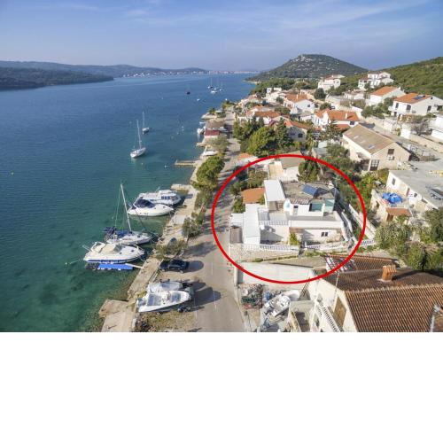 Apartments by the sea Tisno, Murter - 15895