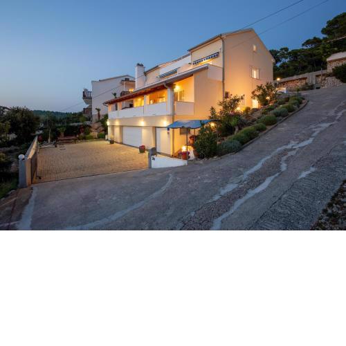 Apartments by the sea Tisno, Murter - 3209