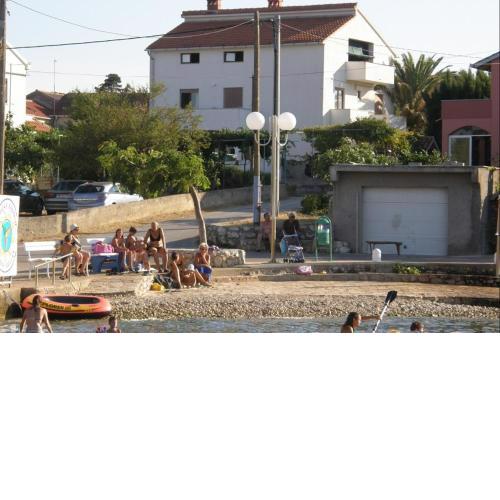 Apartments by the sea Ugljan - 8301