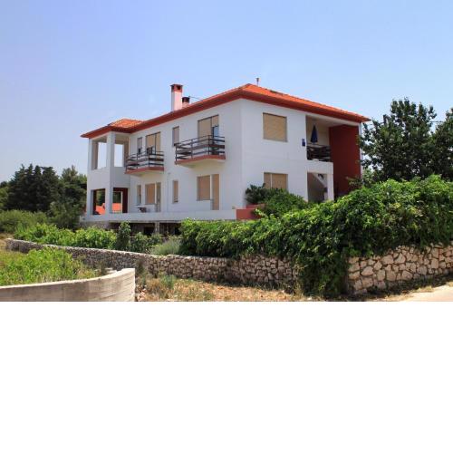 Apartments by the sea Ugljan - 830