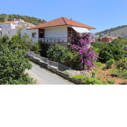Apartments by the sea Vinisce, Trogir - 10241
