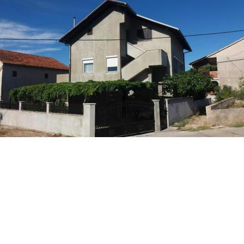 Apartments by the sea Vinisce, Trogir - 11856