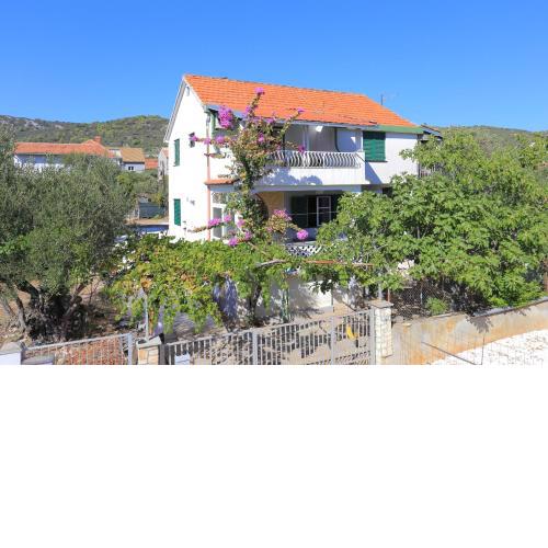Apartments by the sea Vinisce, Trogir - 13648