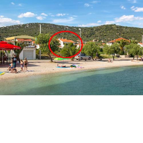 Apartments by the sea Vinisce, Trogir - 6015