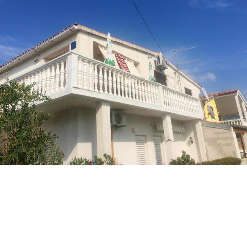 Apartments by the sea Vrsi - Mulo, Zadar - 18198