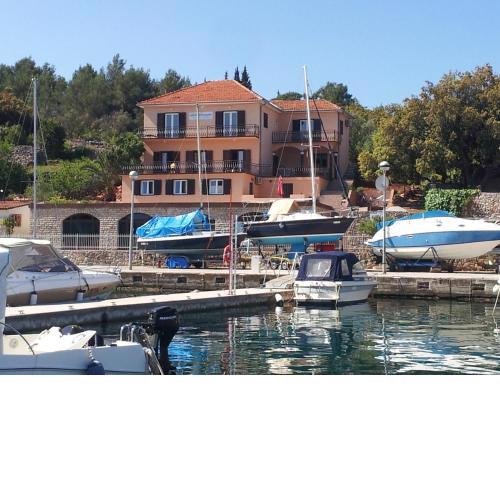 Apartments Dora, with a beautiful view of the bay, near the sea and center