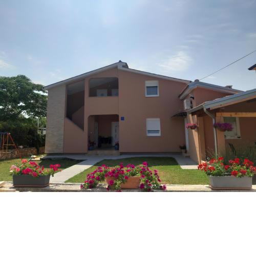 Apartments Dora