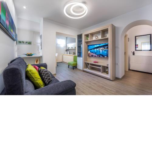 Apartments Dujmic - 50m from the sea with private parking