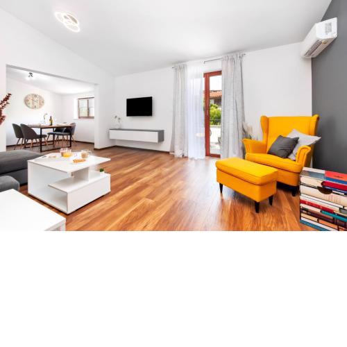 Apartments E&M
