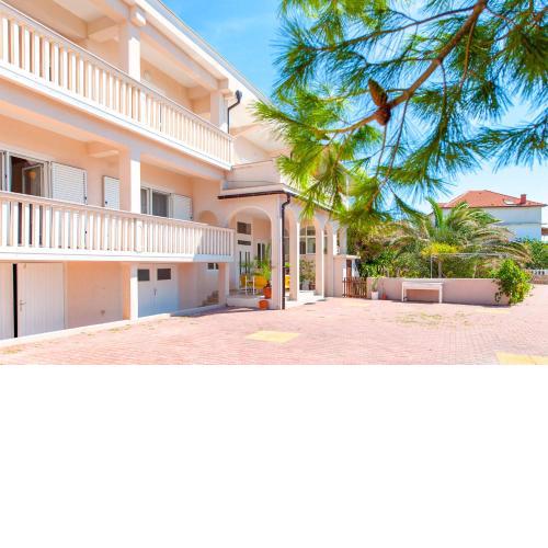 Apartments Facini