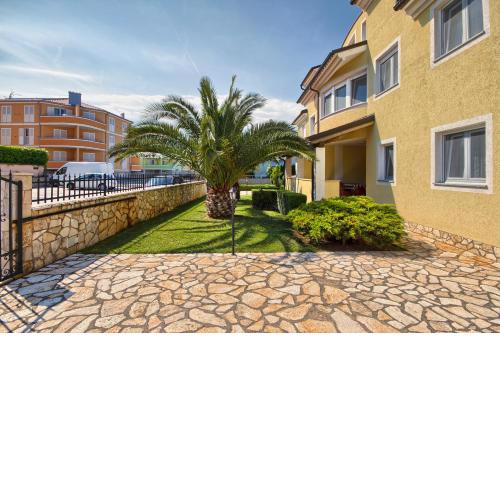 Apartments Gilly 2