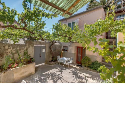 Apartments Ivna