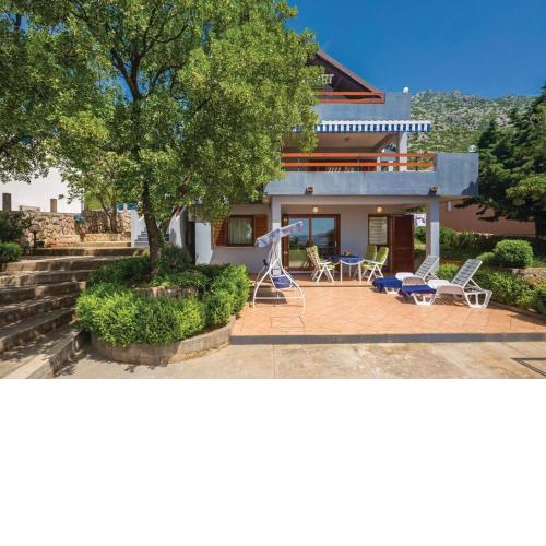 Apartments Ivni