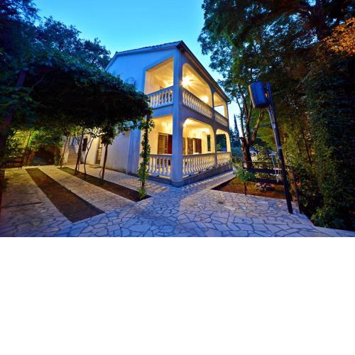 Apartments Karmelić