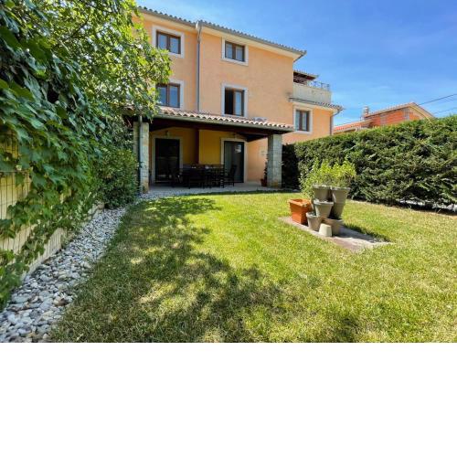 Apartments Ladonja