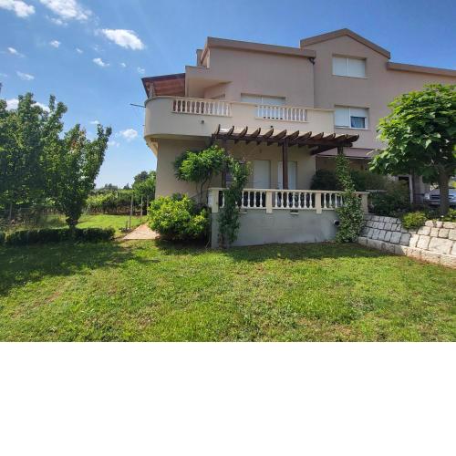 Apartments Lipić