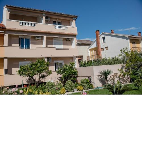 Apartments Luka