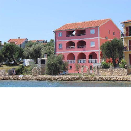 Apartments Marija - Maslenica - first line to the sea