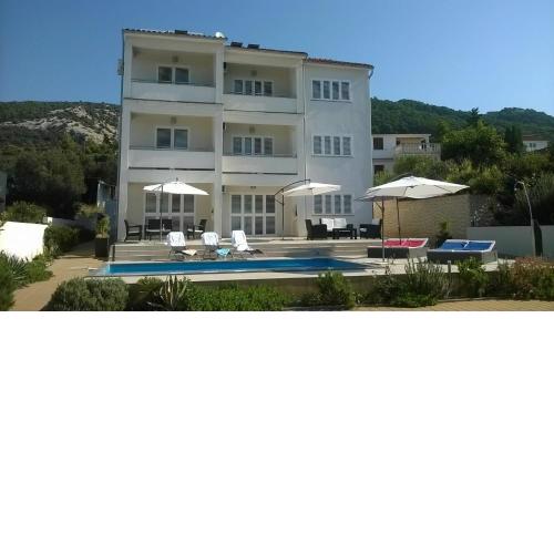 Apartments Markle - swimming pool and sunbeds