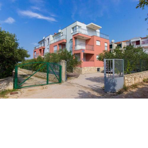 Apartments Miki & Roza
