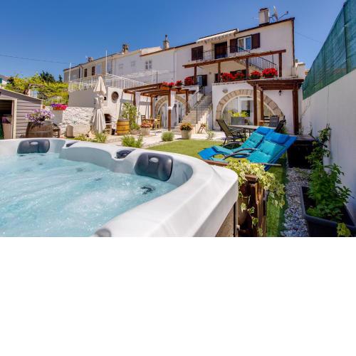 Apartments Mikulin Family