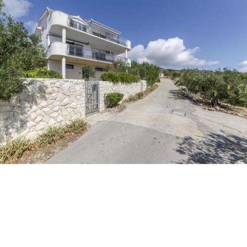 Apartments Mil - 80m from the sea