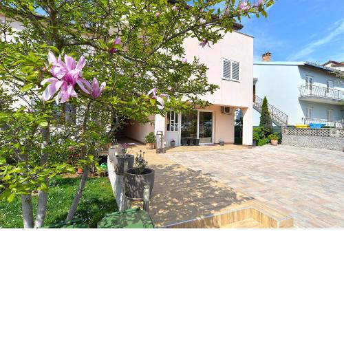 Apartments Milka 2074