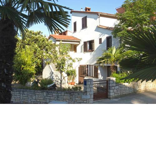 Apartments Mladenka