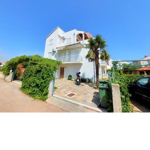 Apartments Neva & Neva beach house