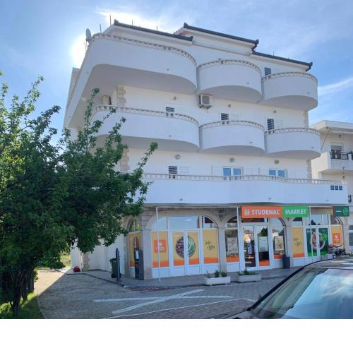 Apartments Nevistic