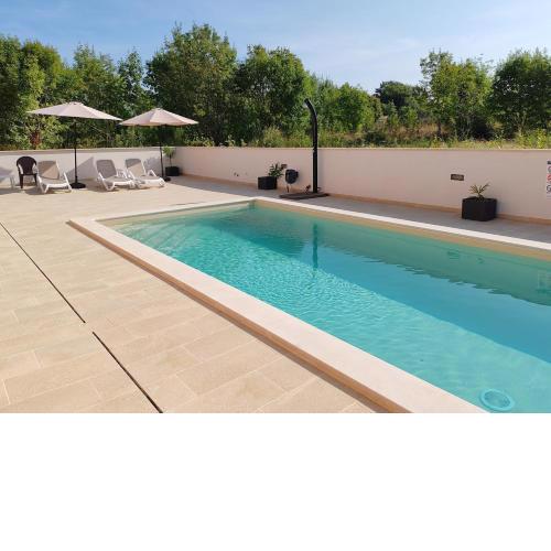 Apartments Oleander Lovrečica-residence with pool