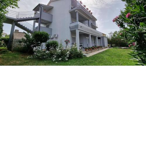 Apartments PAna