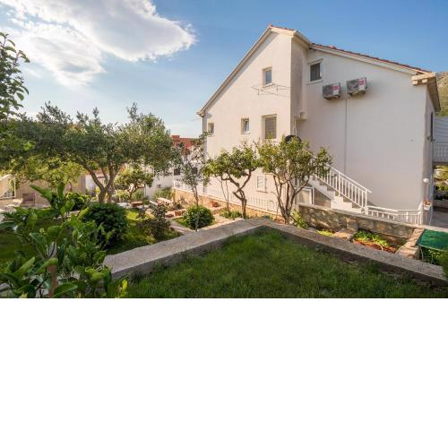 Apartments Pina