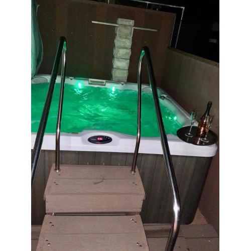 Apartments Pine & Oak with shared seasonal hot tub