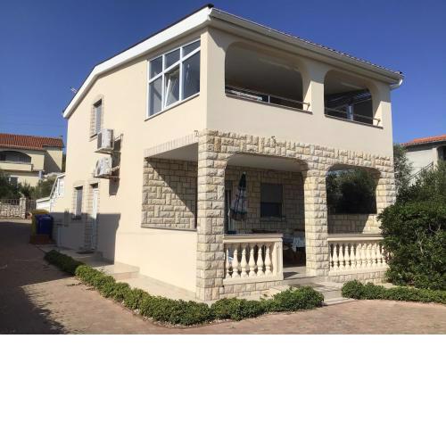 Apartments P&L - 25m from beach