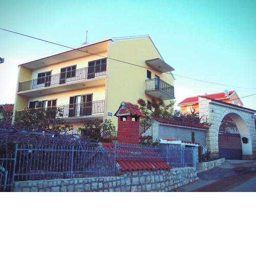 Apartments Racetin