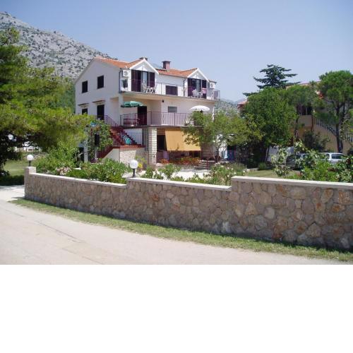 Apartments & Rooms Luka