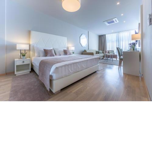 Apartments & Rooms Preelook