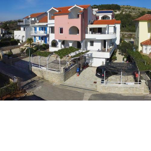 Apartments & Rooms Villa Petra