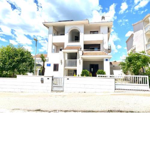 Apartments Stablinac IV-58