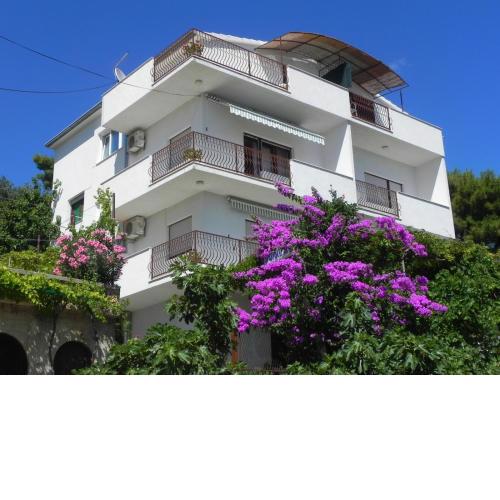 Apartments STANIĆ - apartments with a view of the sea and sandy beach